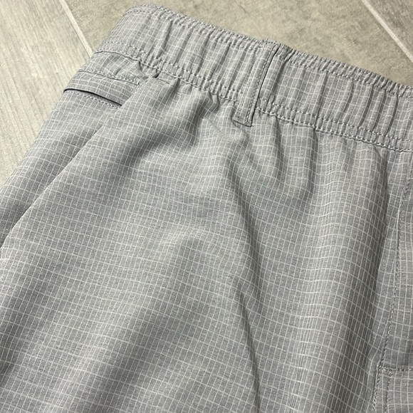 AndersonOrd Performance Apparel Heather Grey Shorts - Picture 7 of 8